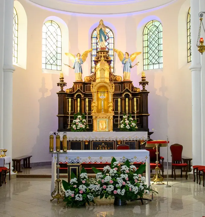 Ołtarz w kościele parafialnym w Tuchowiczu